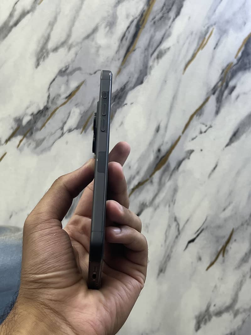 IPhone 15 Pro Max JV 2