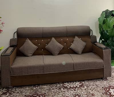 “Used 7 Seater Sofa Set + table– Good Condition”