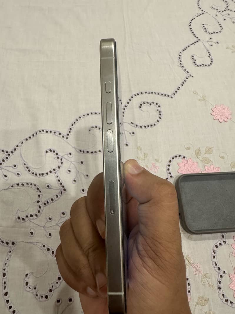 Apple iPhone 15 Pro 0