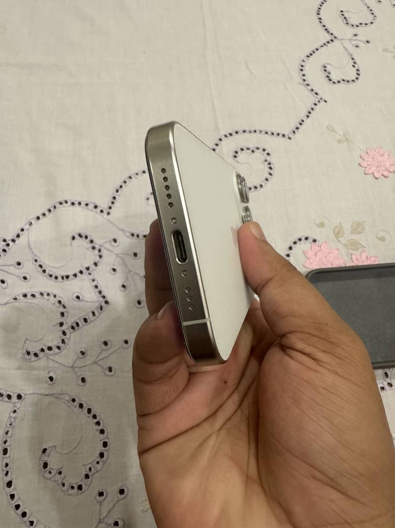 Apple iPhone 15 Pro 3