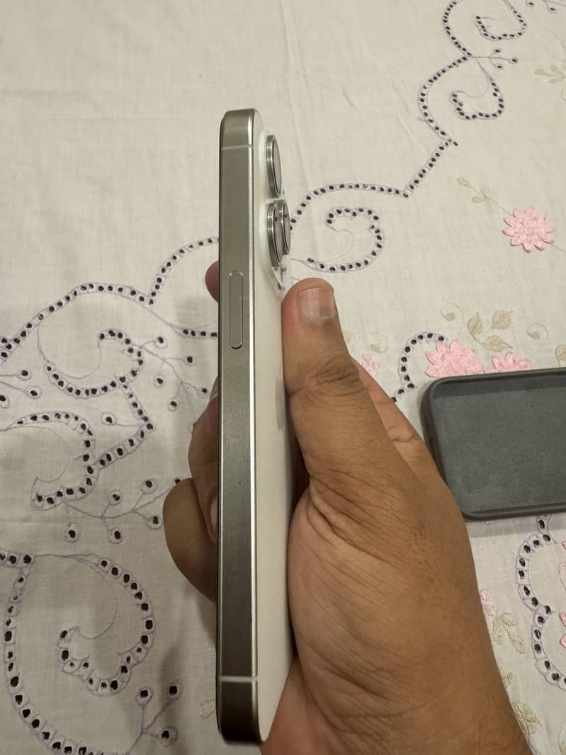 Apple iPhone 15 Pro 4