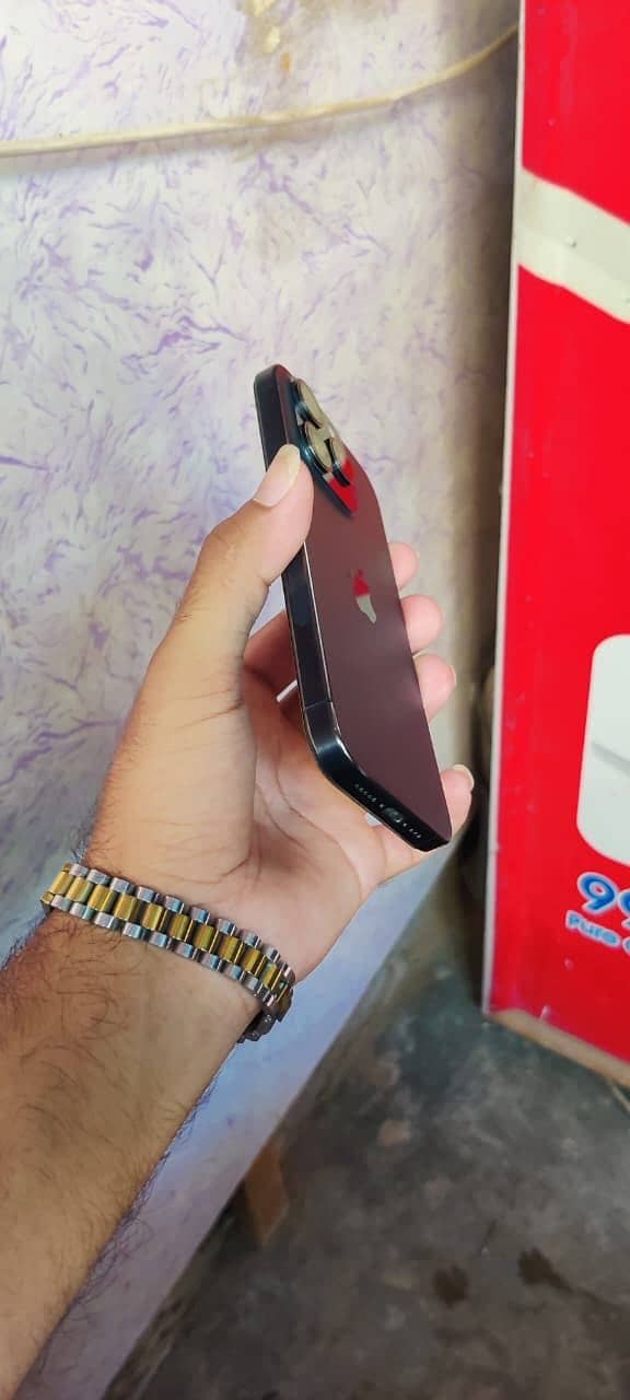 Apple iPhone 15 Pro 2