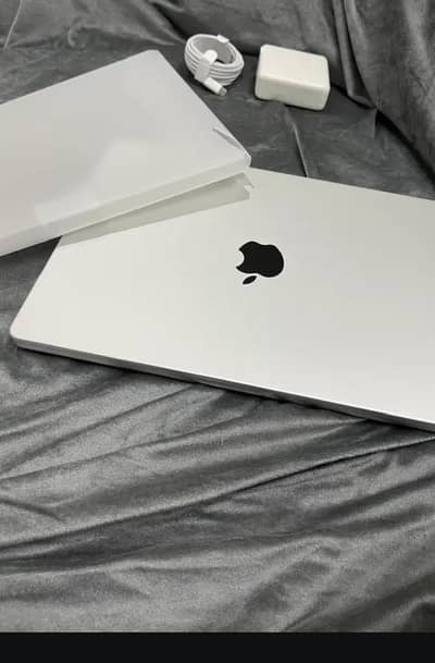 apple Mac book pro m2 max full box display 16inch 96gb 2tb