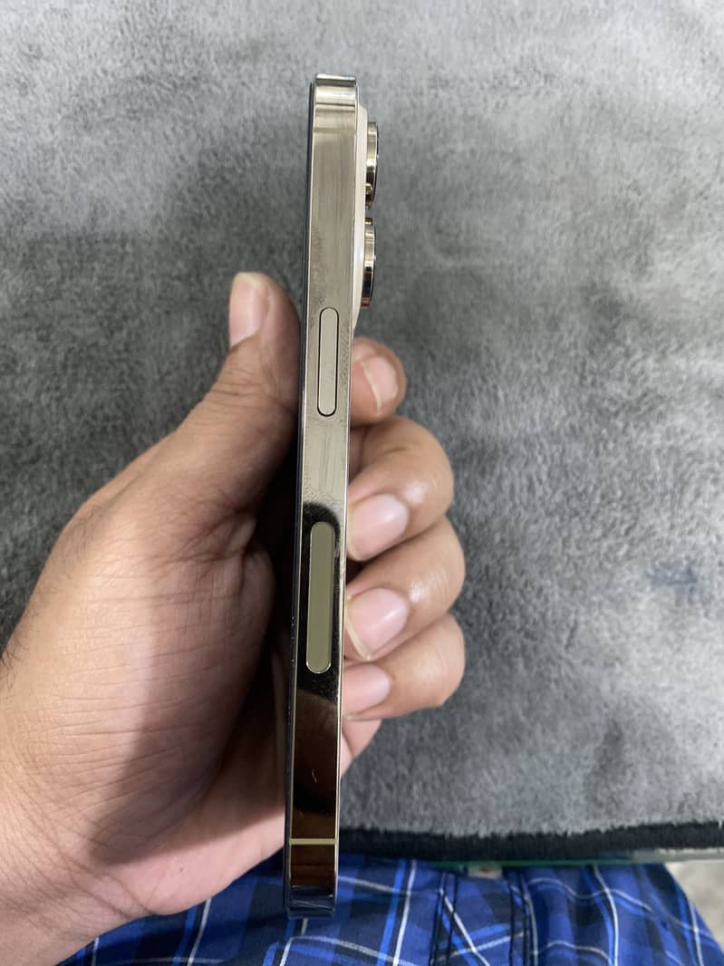 Apple iPhone 14 Pro 1