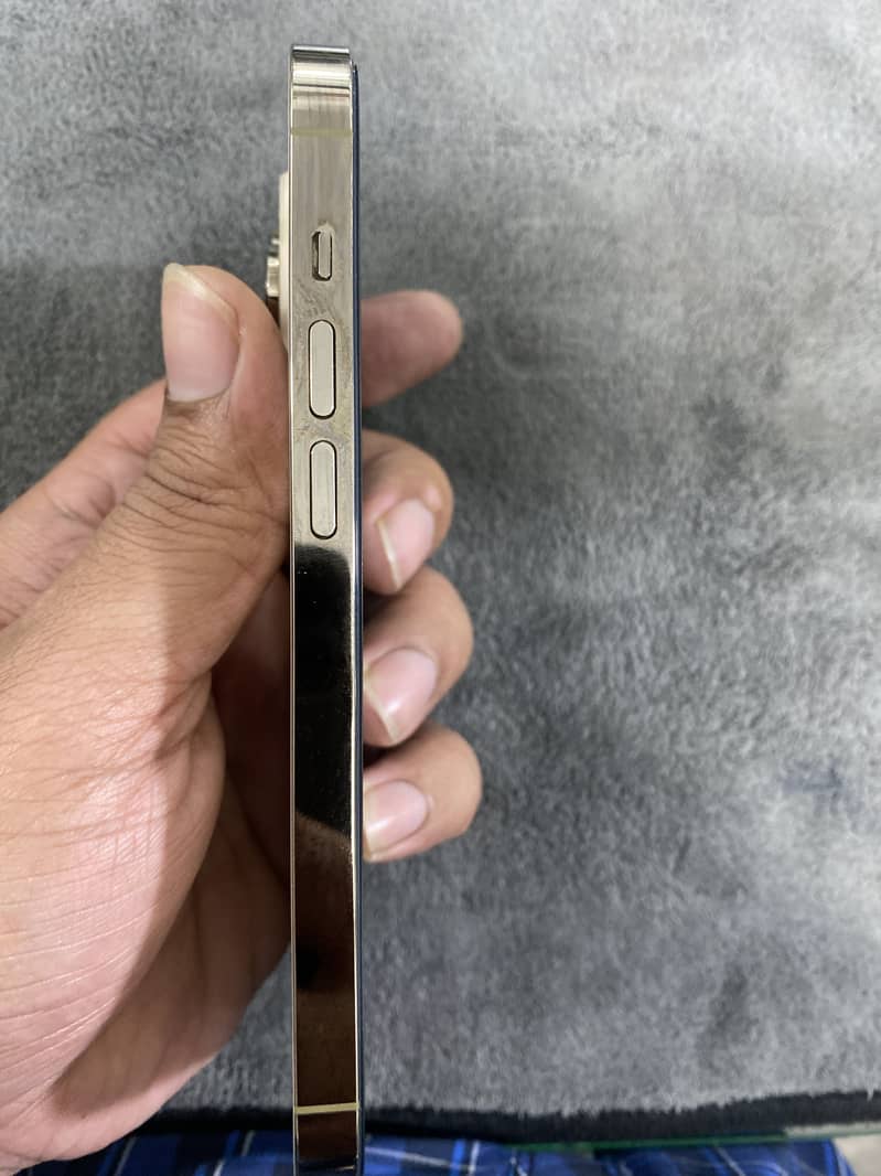 Apple iPhone 14 Pro 2