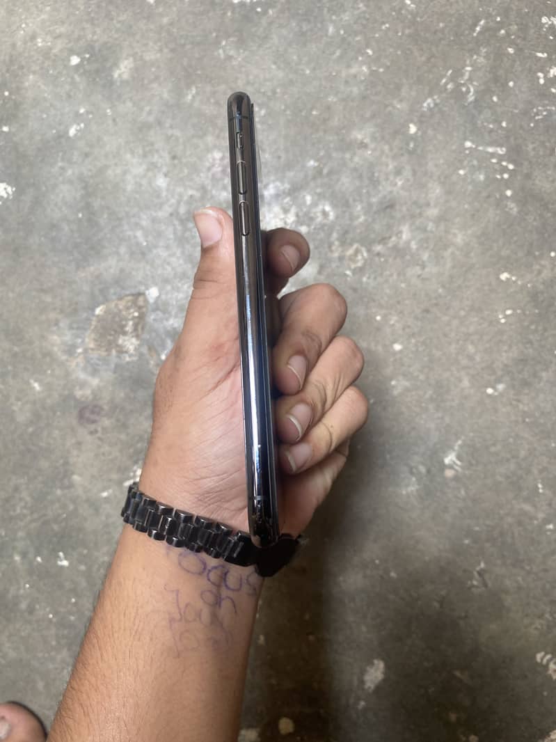 Apple iPhone X 3