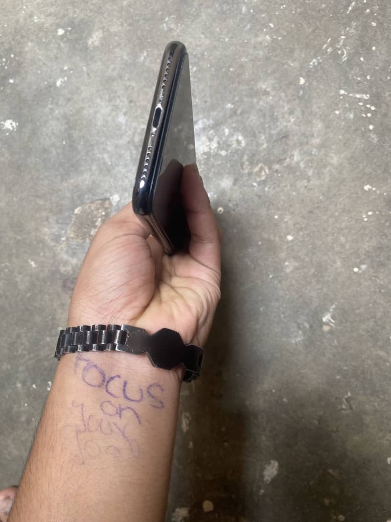 Apple iPhone X 6