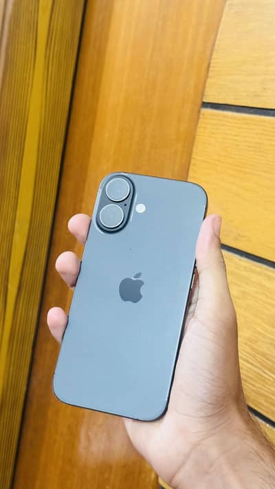 Apple iPhone 17 New Just 10 cycle used