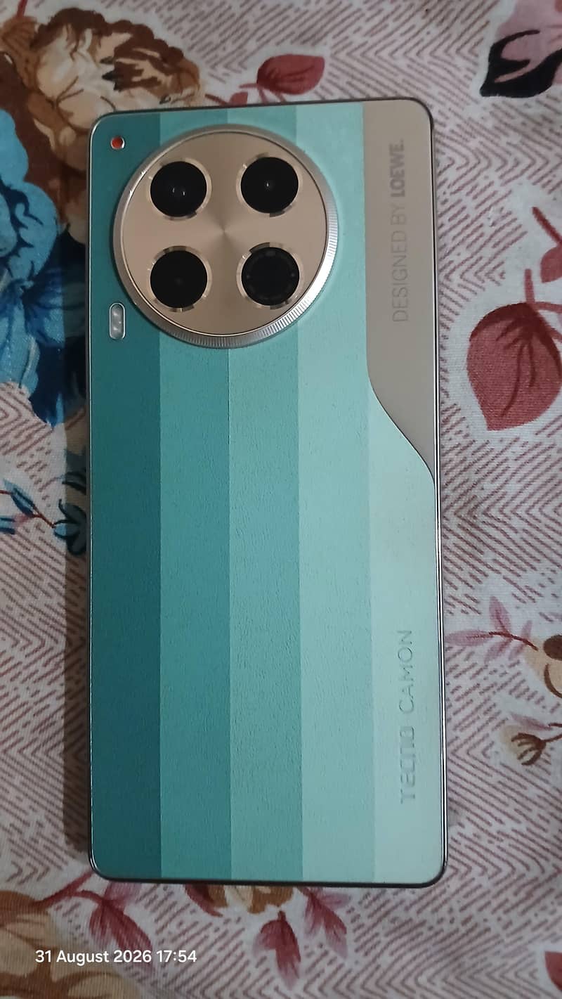 Tecno CAMON 30 0