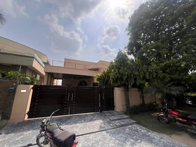 One Kanal Used Modern Design Bungalow For Sale At Prime Location Of DHA Lahore Near To Park Masjid & Commercial Market.
