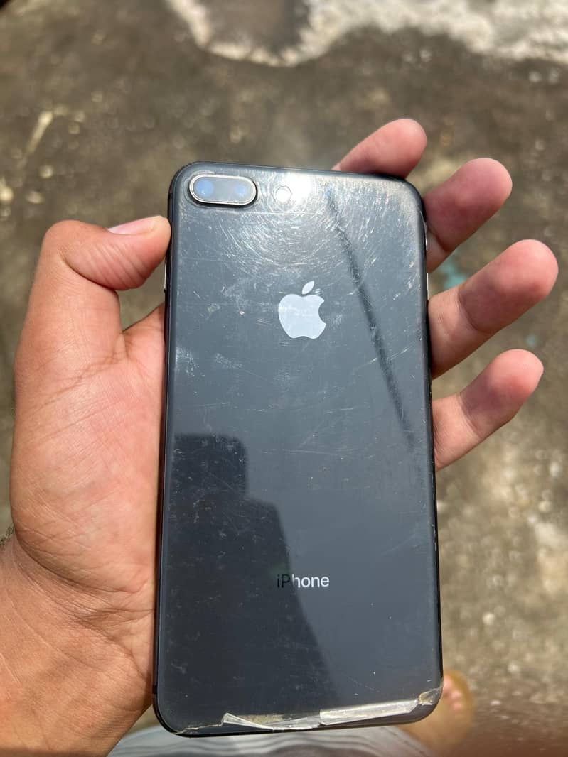 Apple iPhone 8 Plus 2