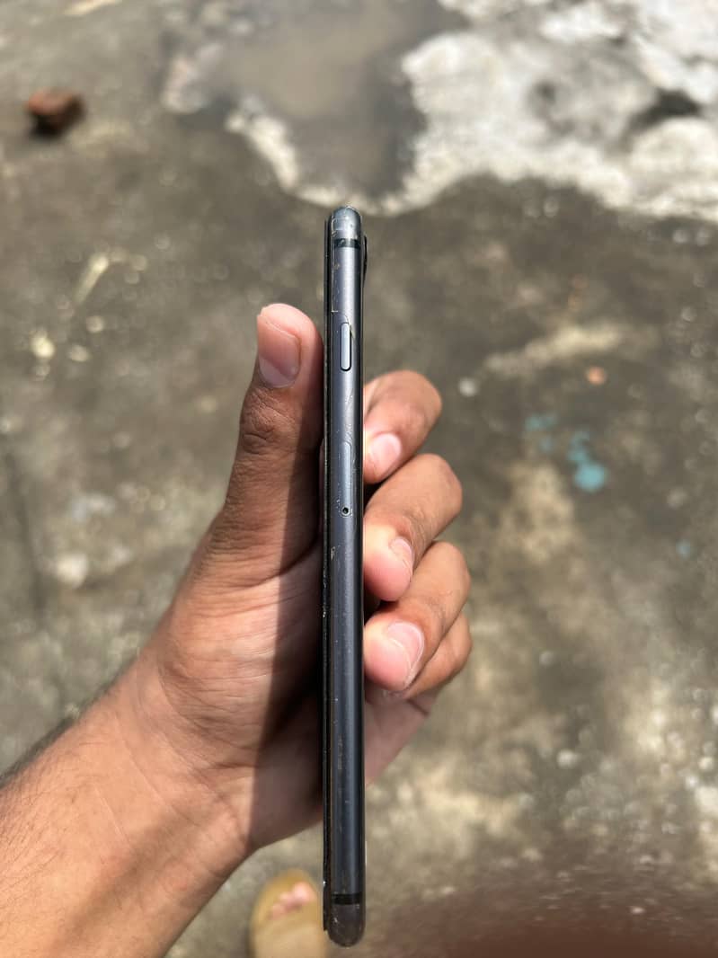 Apple iPhone 8 Plus 4