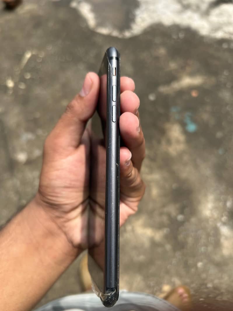 Apple iPhone 8 Plus 5