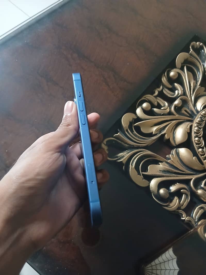 Apple iPhone 13 4