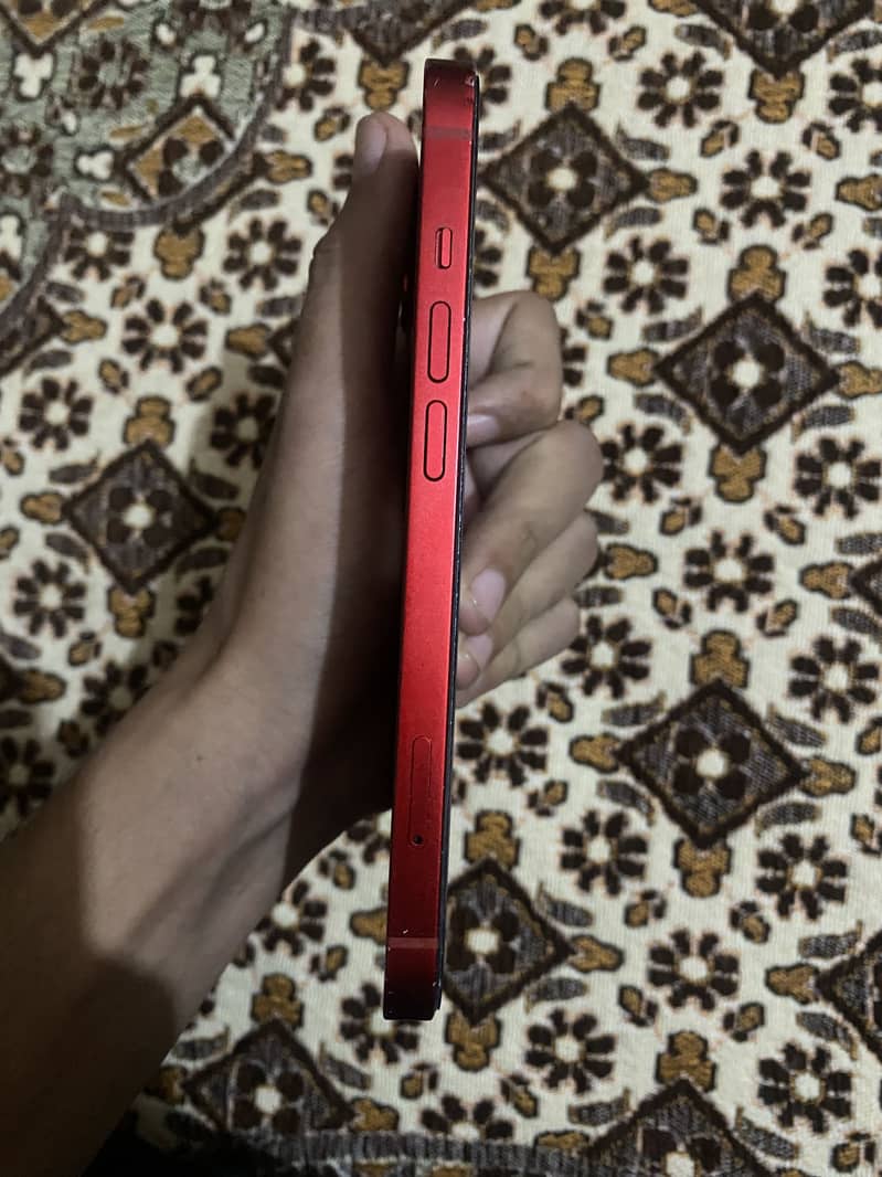 Apple iPhone 13 4