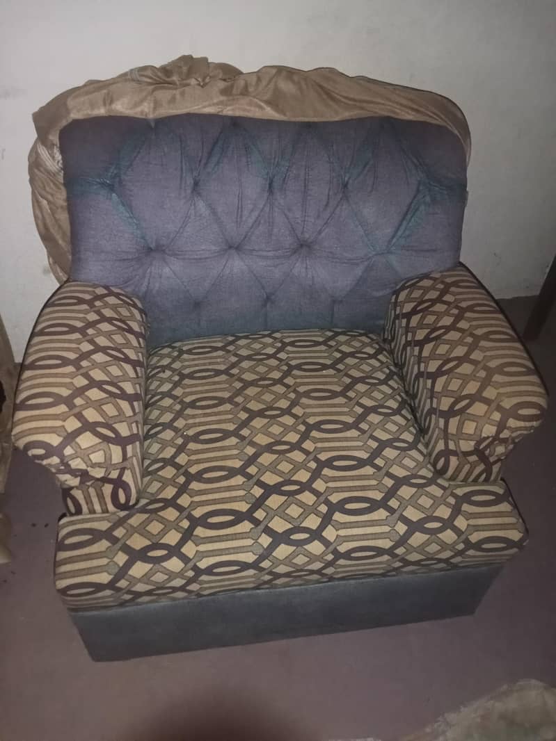 sofa good condition 0