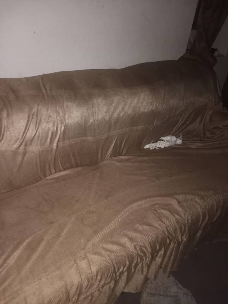 sofa good condition 2