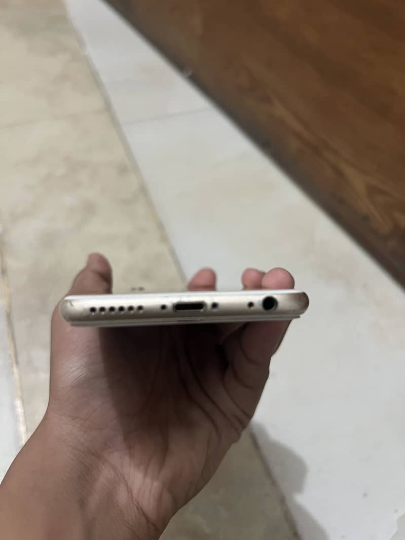 Apple iPhone 6S 4