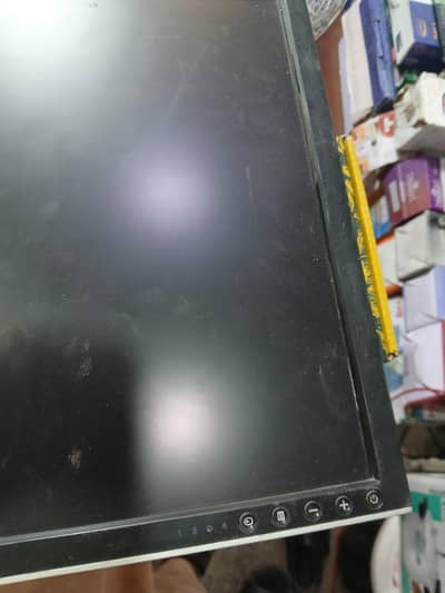 lcd 19 inch  cabal b chal jati ha or computer b 100% oky ha