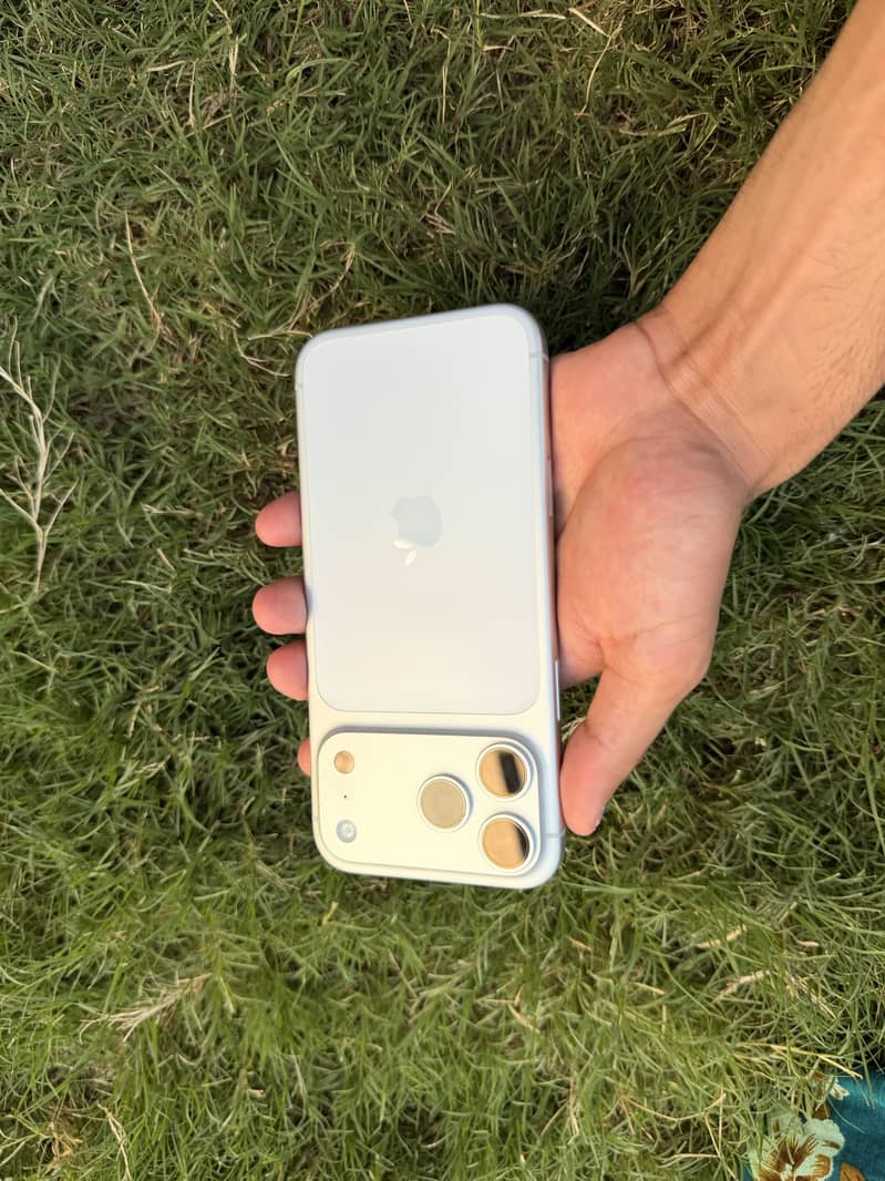 Apple iPhone 17 Pro Max 4