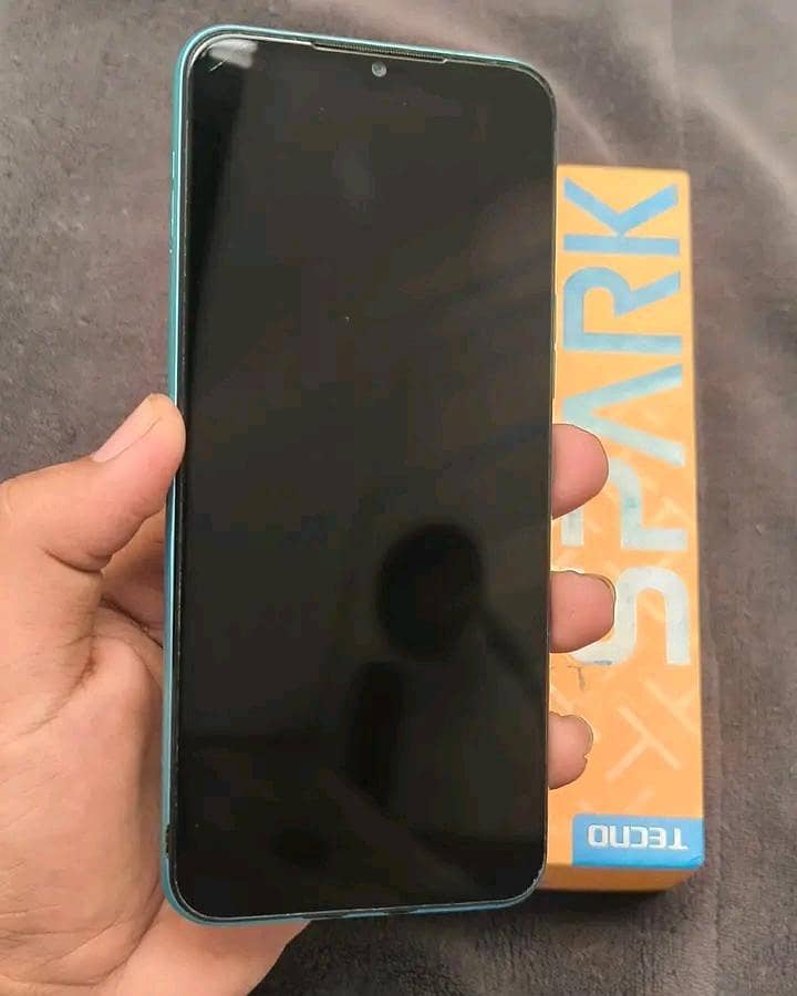 Tecno Spark 8C 1