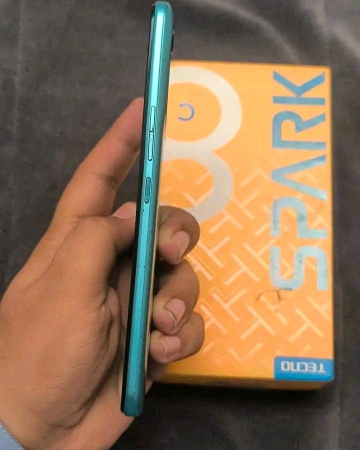Tecno Spark 8C 3