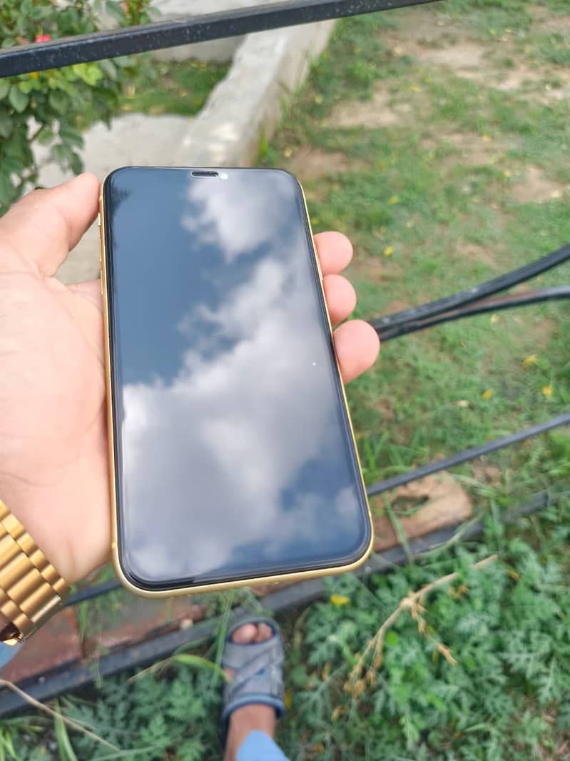 Apple iPhone 11 3
