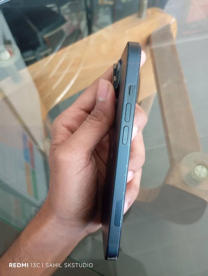 Apple iPhone 14 4