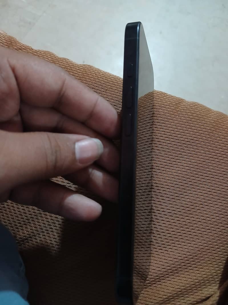 Apple iPhone 16 Pro 0