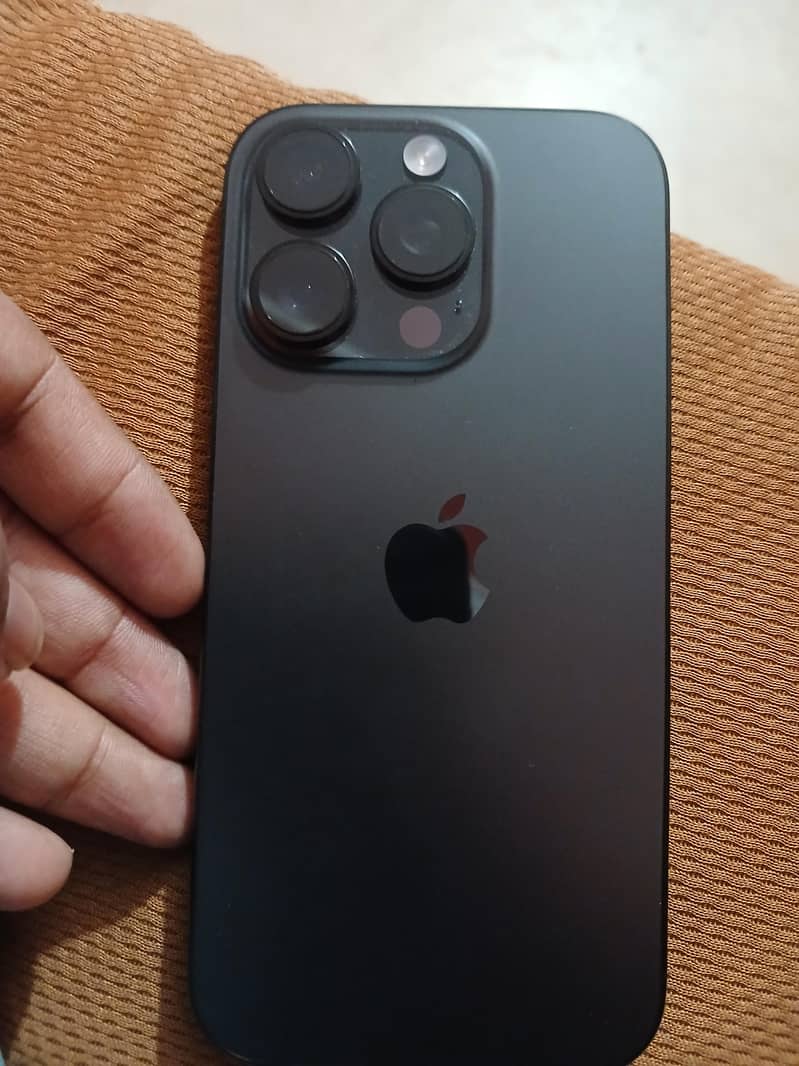 Apple iPhone 16 Pro 2