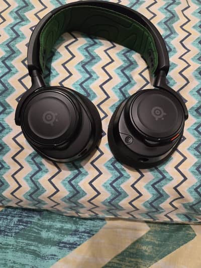 Steelseries Arctis Nova 7X in mint condition with box