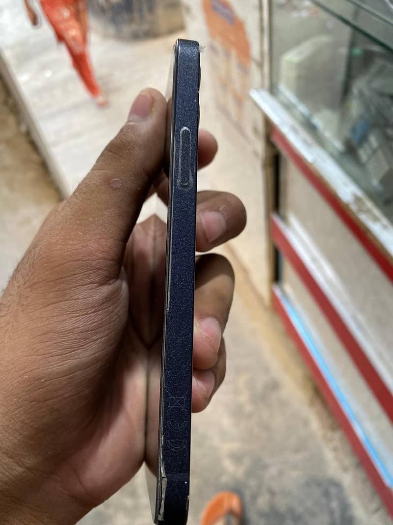 Apple iPhone 12 3