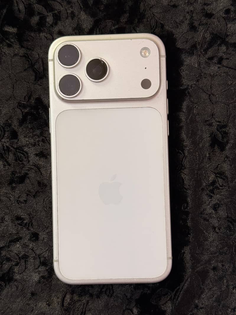 iPhone 17 Pro Max 1