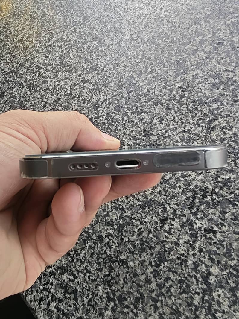 Apple iPhone 13 Pro Max 4