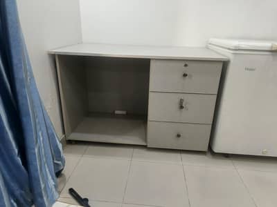 New Office table for sale