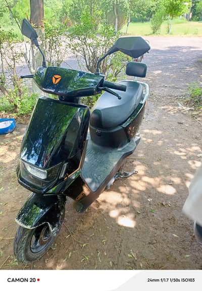 Electric scooty Yadea SSR