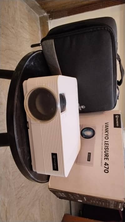 VANKYO projector for sale! excellent condition