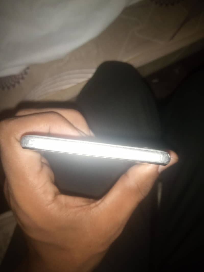 Apple iPhone 6S Plus 4