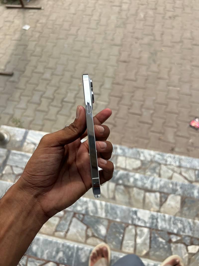 iPhone 14 Pro Max 2