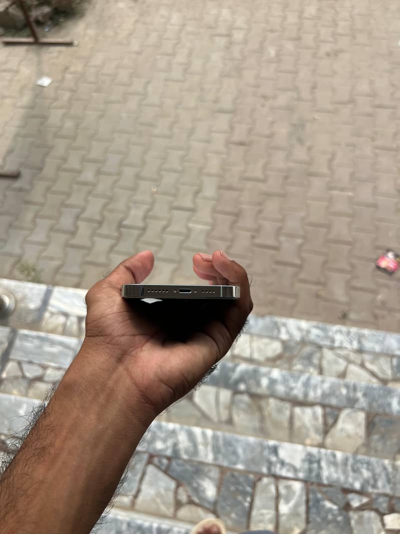 iPhone 14 Pro Max 4