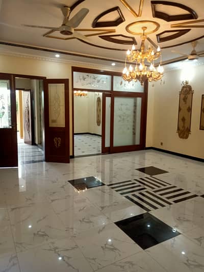 10 Marla Independent House Available For Rent