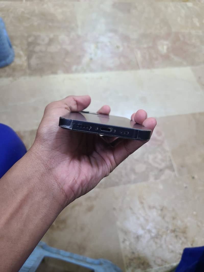 Apple iPhone 12 5