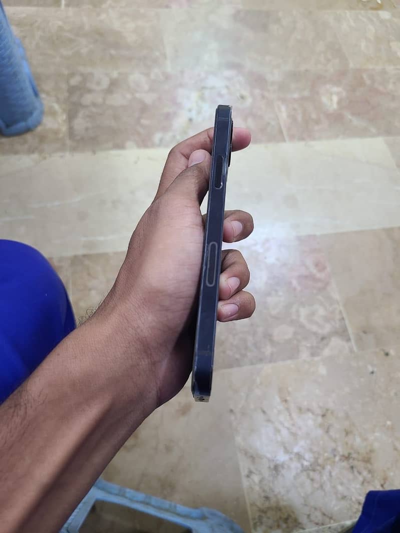 Apple iPhone 12 6