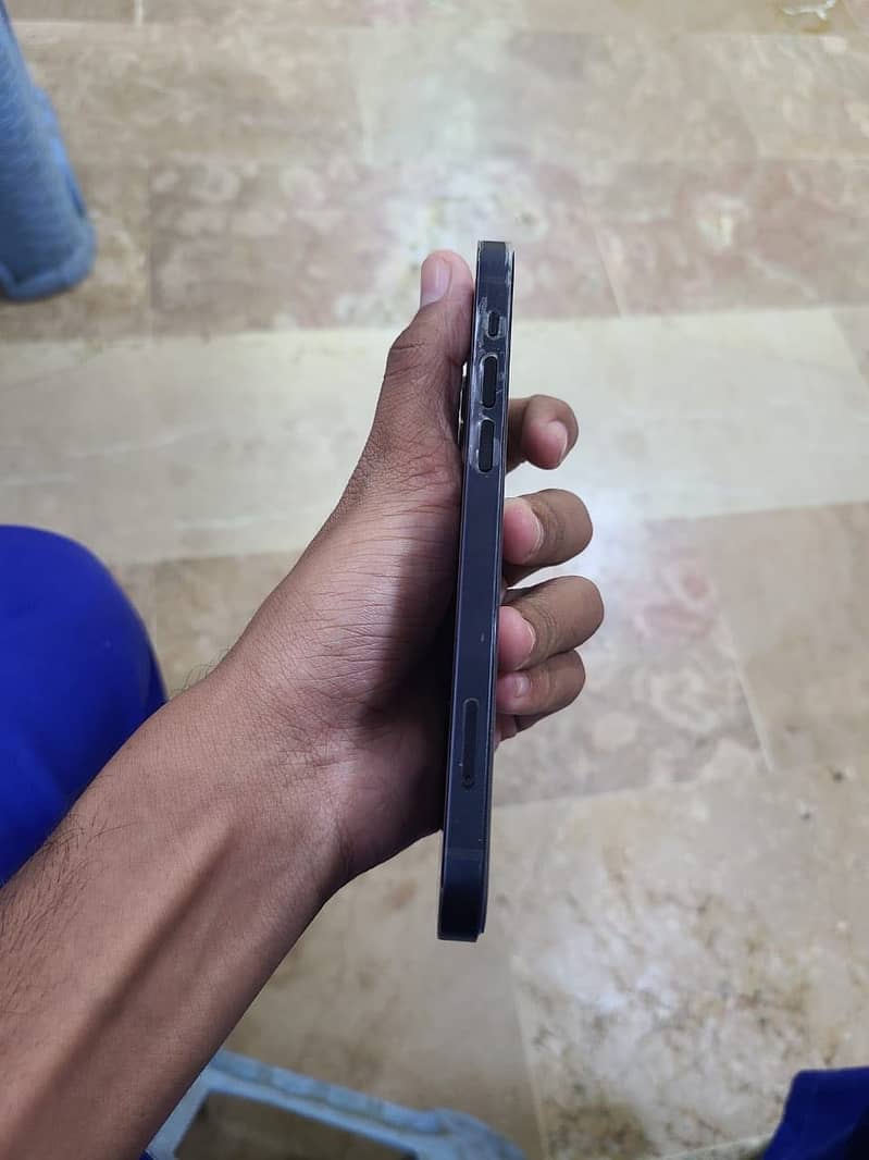 Apple iPhone 12 7