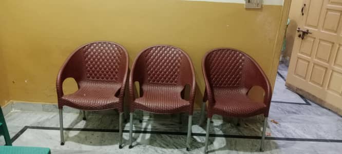03 plastic chairs