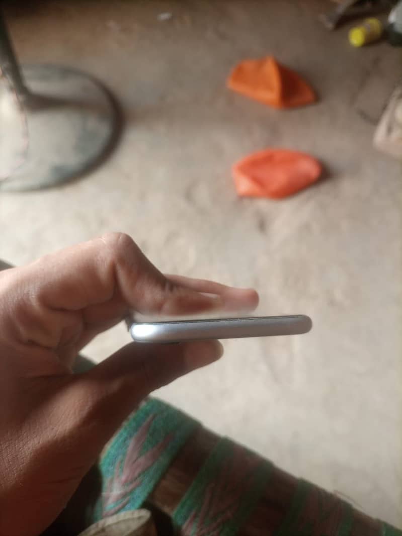 Apple iPhone 6S 4