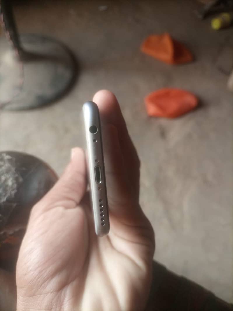 Apple iPhone 6S 5