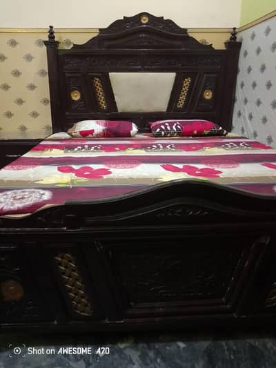 full lakar ka bed ha khud tayar kirwaya ha