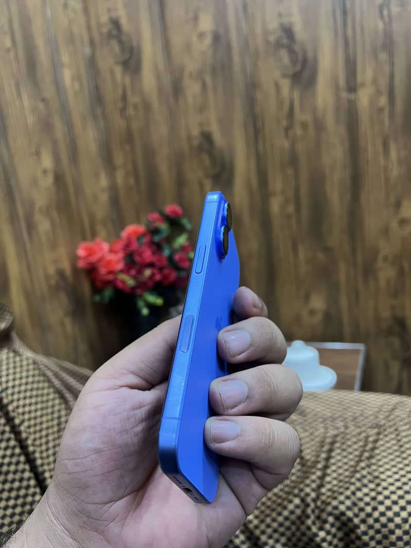Apple iPhone 16 2