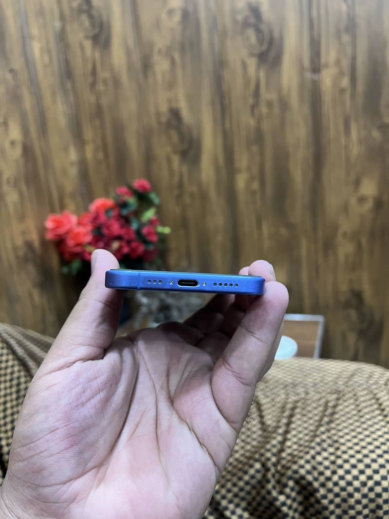 Apple iPhone 16 3